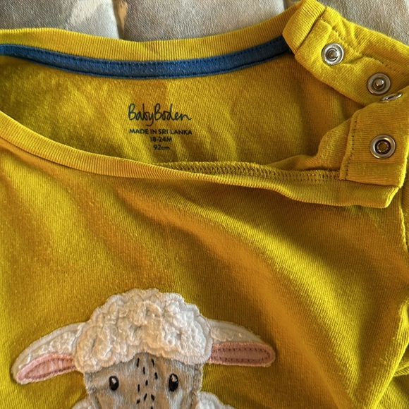Baby Boden, cute shirt with appliqué little sheep on front and on the back. - Picture 6 of 6